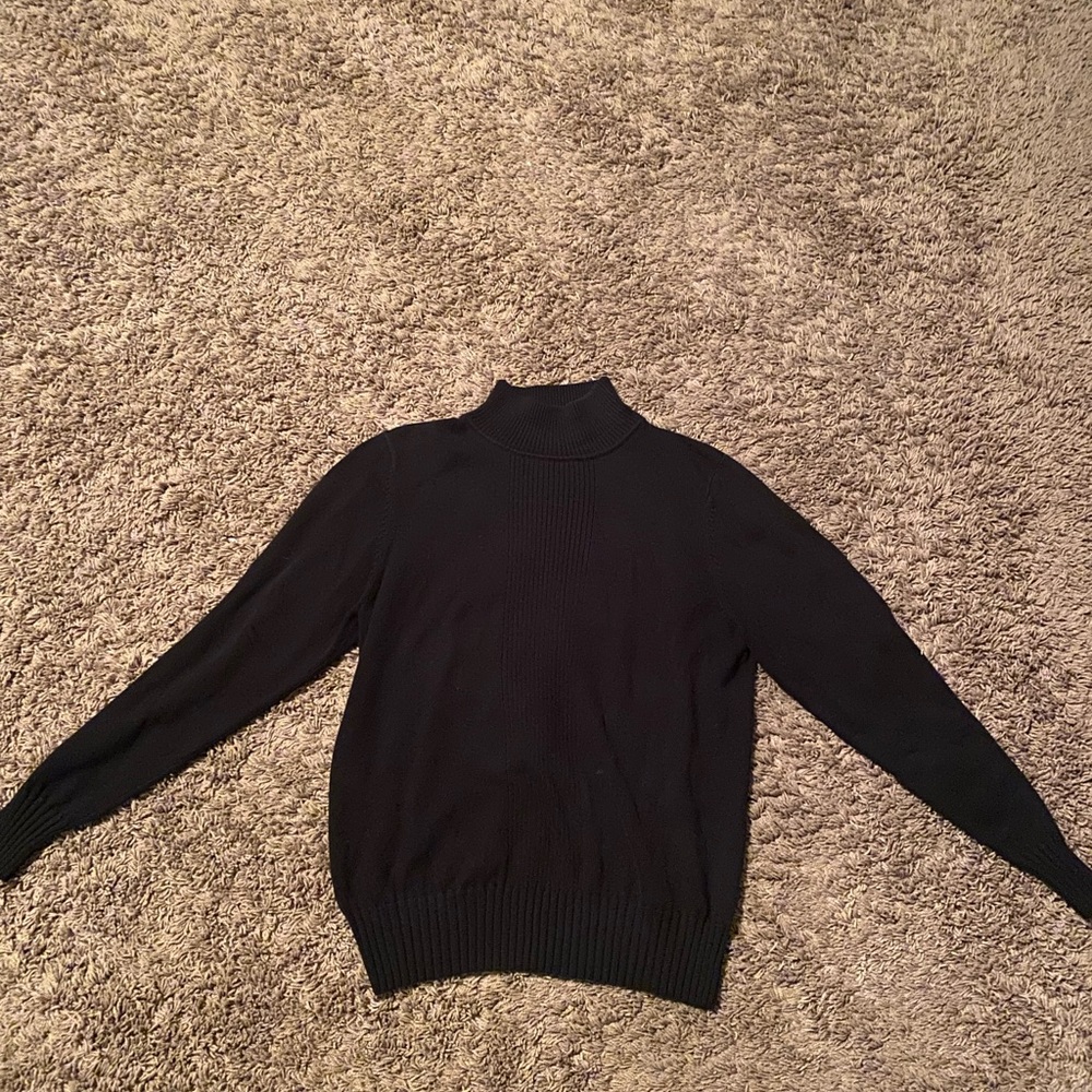 Black sweatered turtle neck!